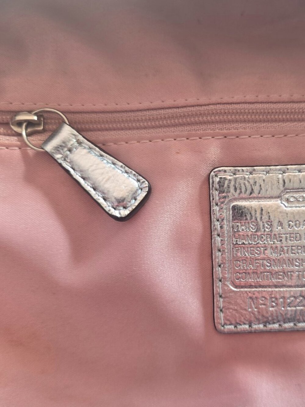 EUC COACH 19758M CLASSIC SIGNATURE C Canvas and Silver Leather - Picture 16 of 16